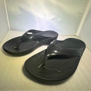 OOFOS OOlala Flip Flop - Women’s - EUR 39 Size W8 - Black - NEVER WORN